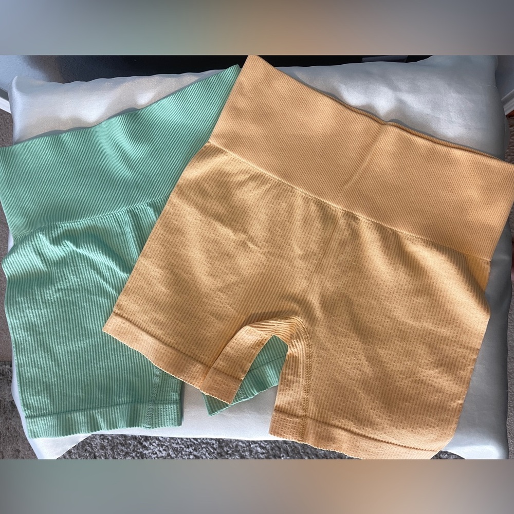 Colsie Ribbed Shorts in Mint and Peach